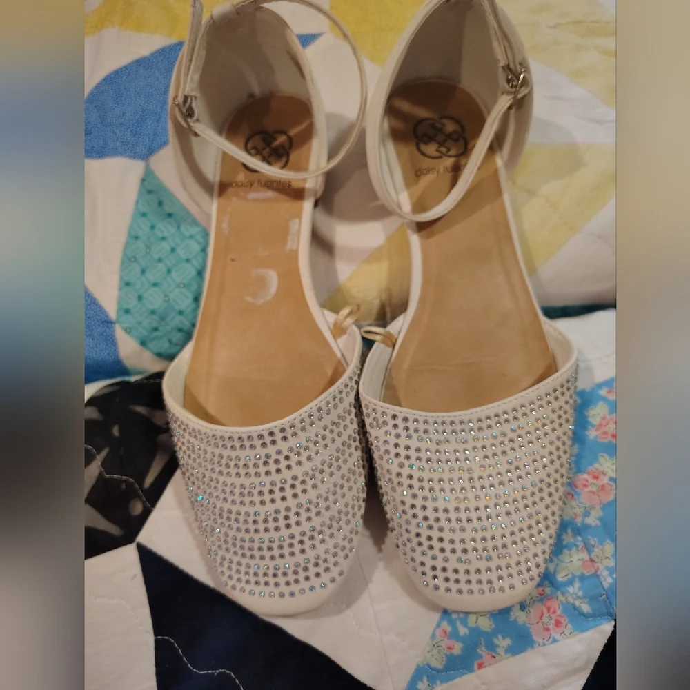 Daisy Fuentes White Studded Women's Shoes Size 8.5 - Picture 2 of 5